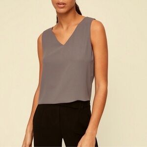 Aritzia babaton V neck vara blouse